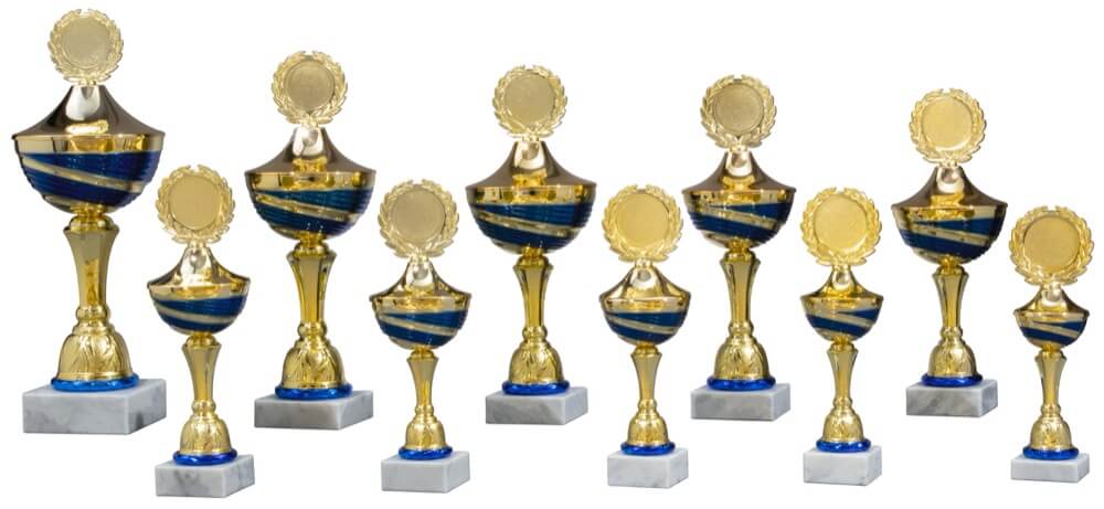 Goldener Pokal mit blauen Akzenten und losem Deckel