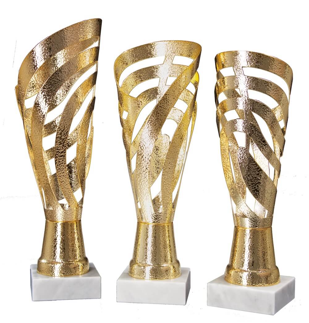 Goldener Laserpokal mit organischem Design