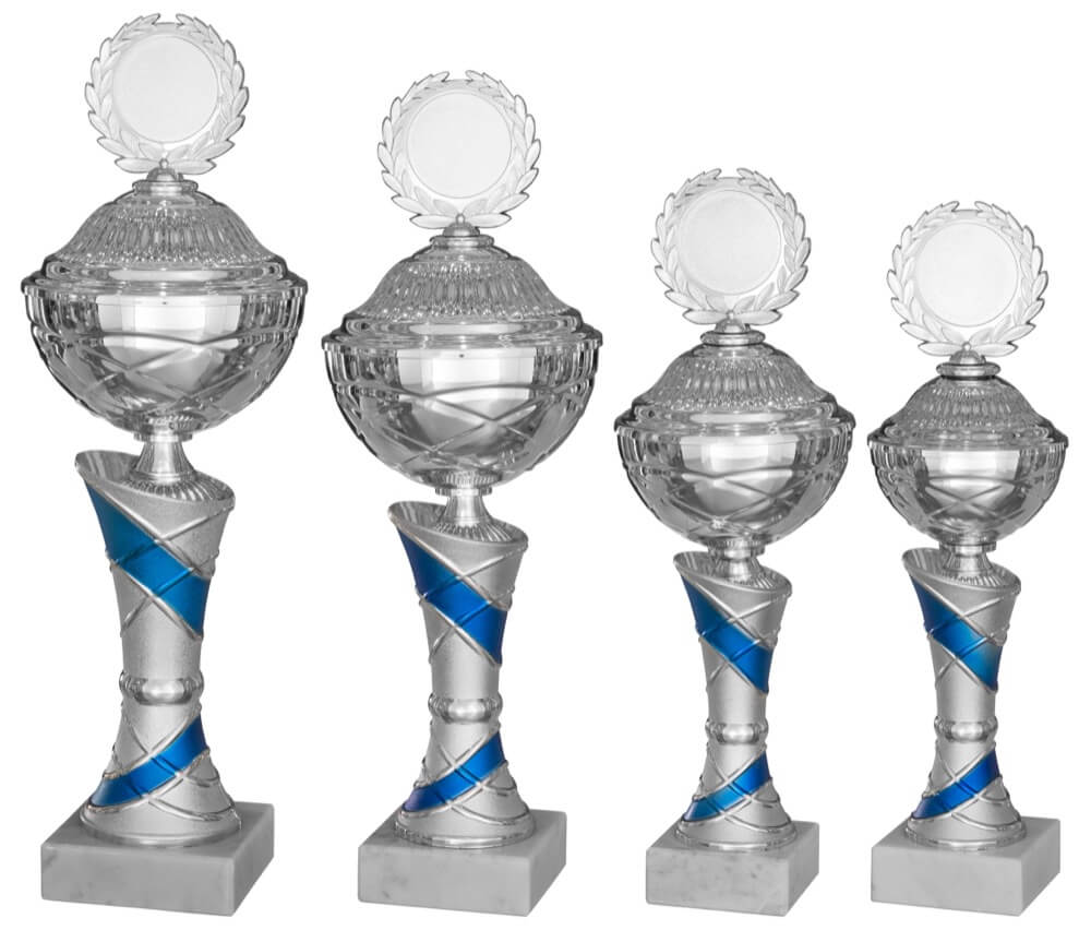 Silberpokal mit markanten blauen Akzenten und festem Deckel