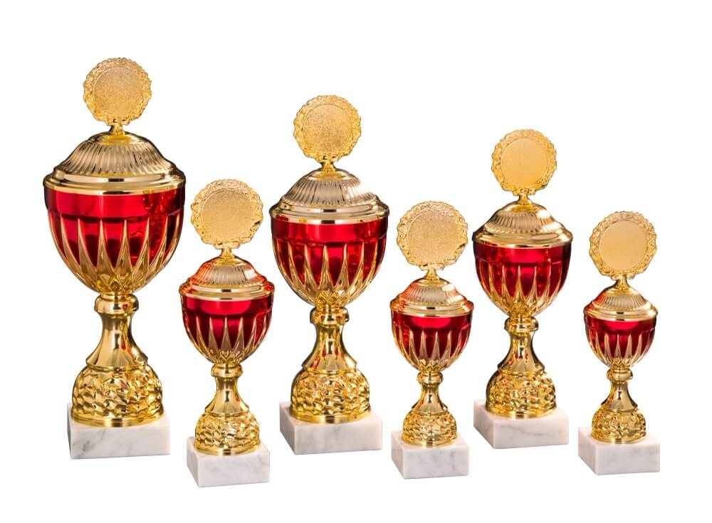 Goldfarbener Pokal mit rotem strukturiertem Kelch