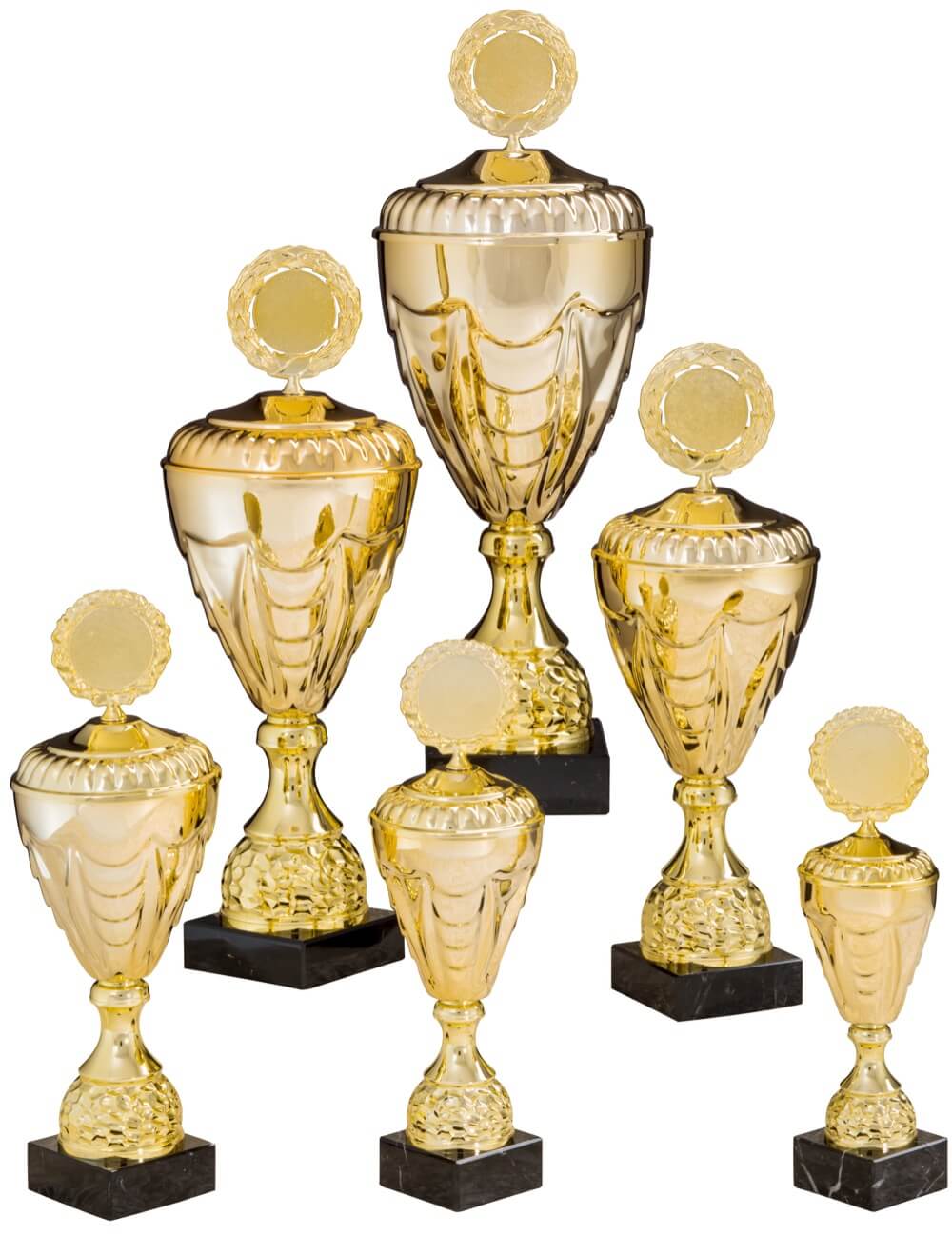 Goldener Pokal mit Rillendesign und losem Deckel