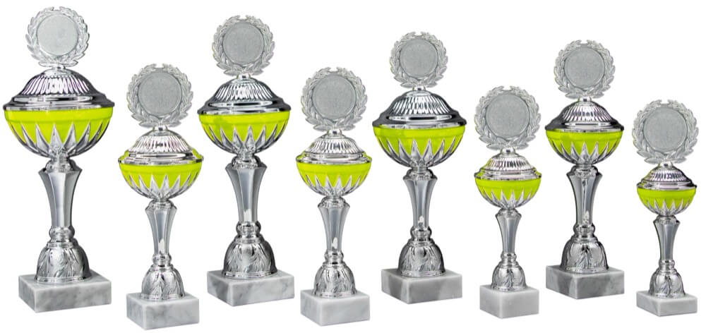 Silberpokal mit gelben Akzenten und losem Deckel