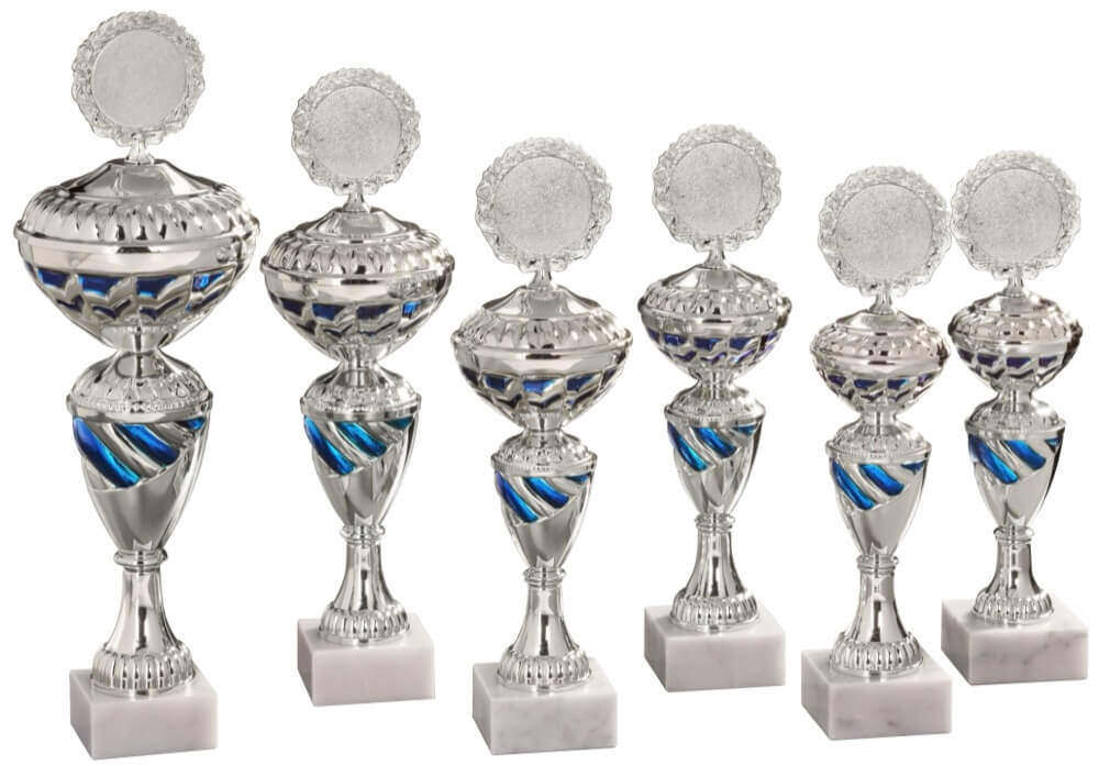 Silberpokal mit blauen Akzenten und losem Deckel