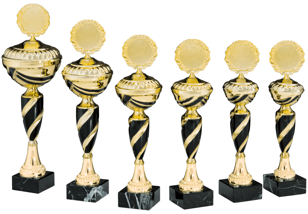 Kunstvoll gestalteter Goldpokal mit festem Deckel