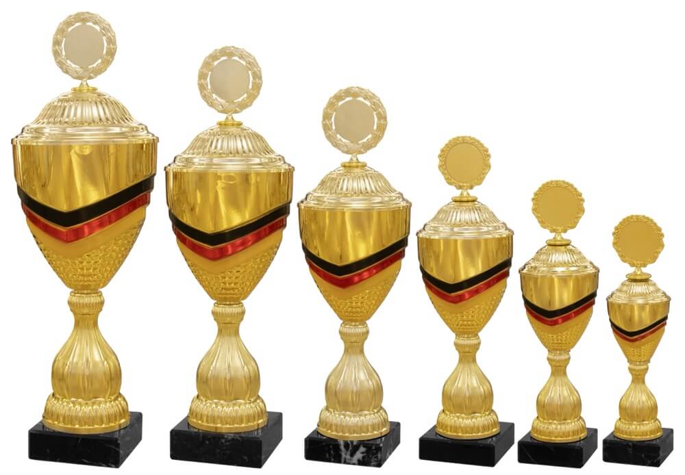 Goldfarbener Deutschland-Pokal mit Dekorband und festem Deckel