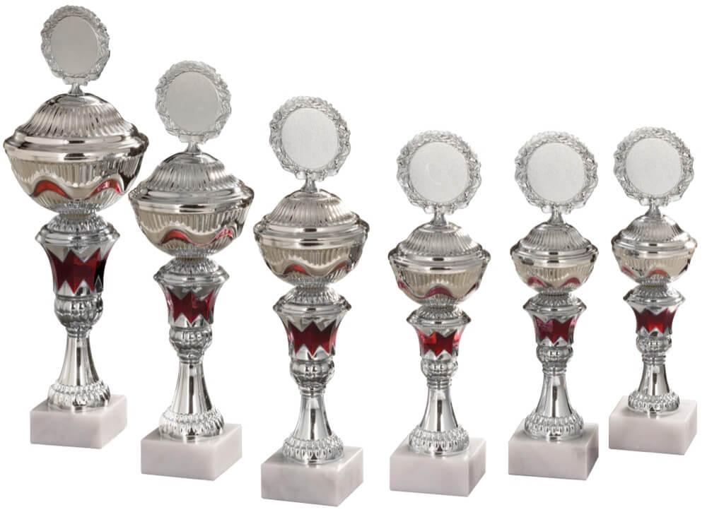 Silberpokal mit roten Akzenten und losem Deckel