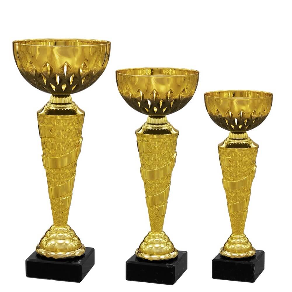Goldfarbener Pokal mit strukturiertem Kelch und Rautenmuster