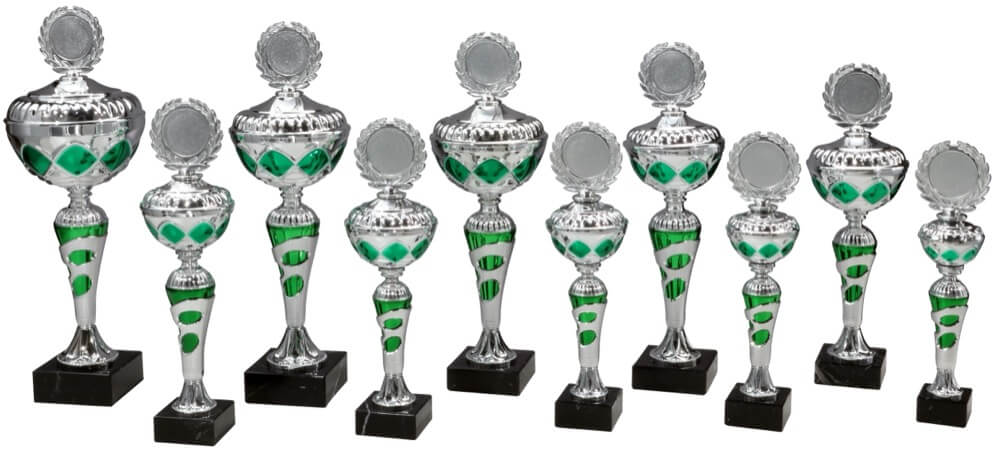 Silberpokal mit grünen Akzenten und festem Deckel