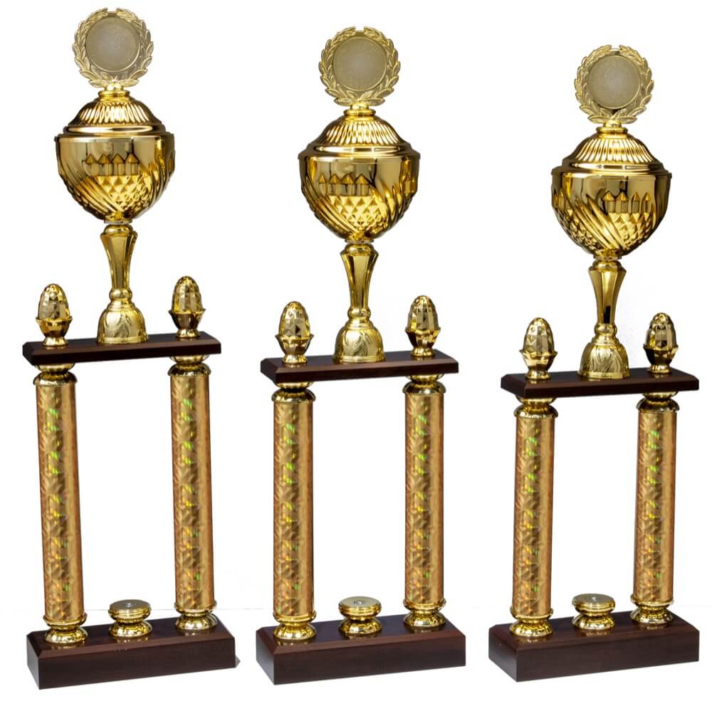 Goldener Säulenpokal mit rundem Oberteil