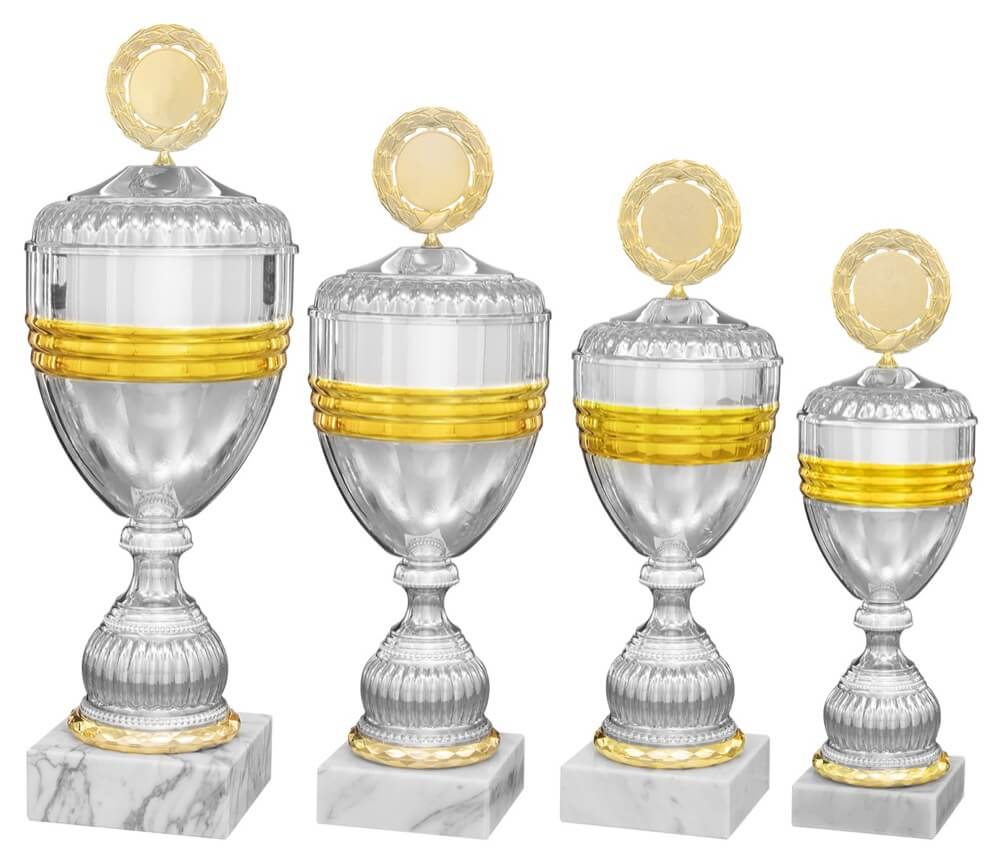 Pokal Serie mit silbernem Korpus und goldenem Band auf Marmorsockel